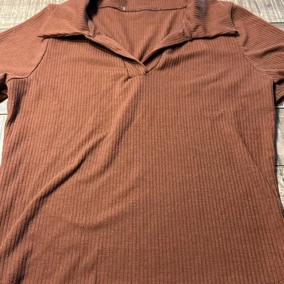 "Brown Crop Top - Women's Size Small, Short Sleeve, Unbranded Chic" - Picture 2 of 6